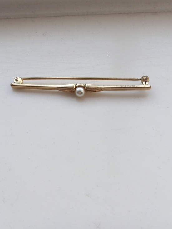 Jewelry - Vintage Bar Brooch Faux Pearl Gold Tone